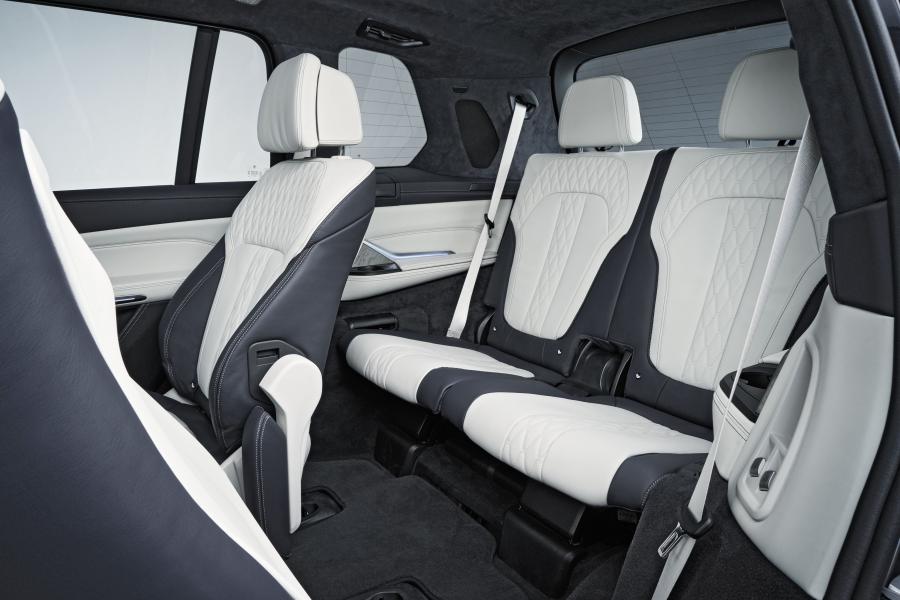 Интерьер BMW X7 xDrive40i (G07) 2017 года  (WW) (фото 84 из 101)